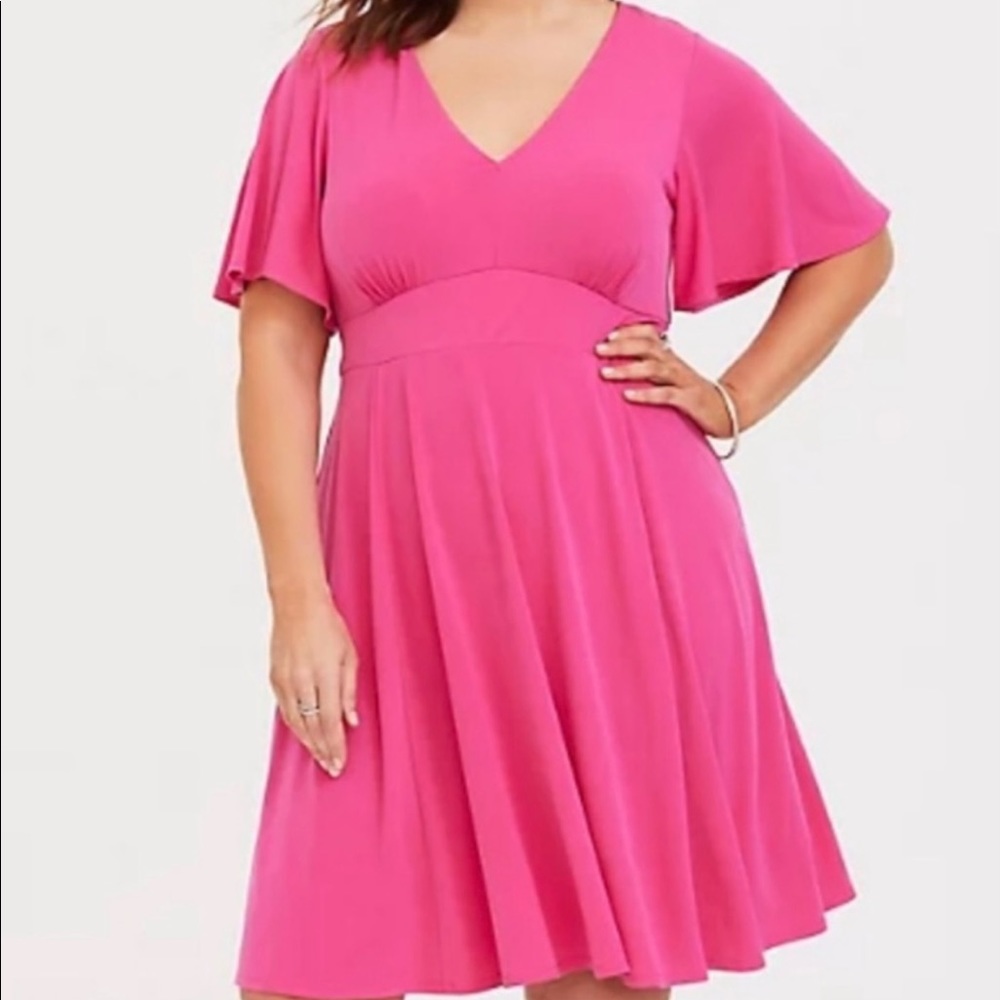 TORRID PINK KNIT FLUTTER SLEEVE VNECK DRESS